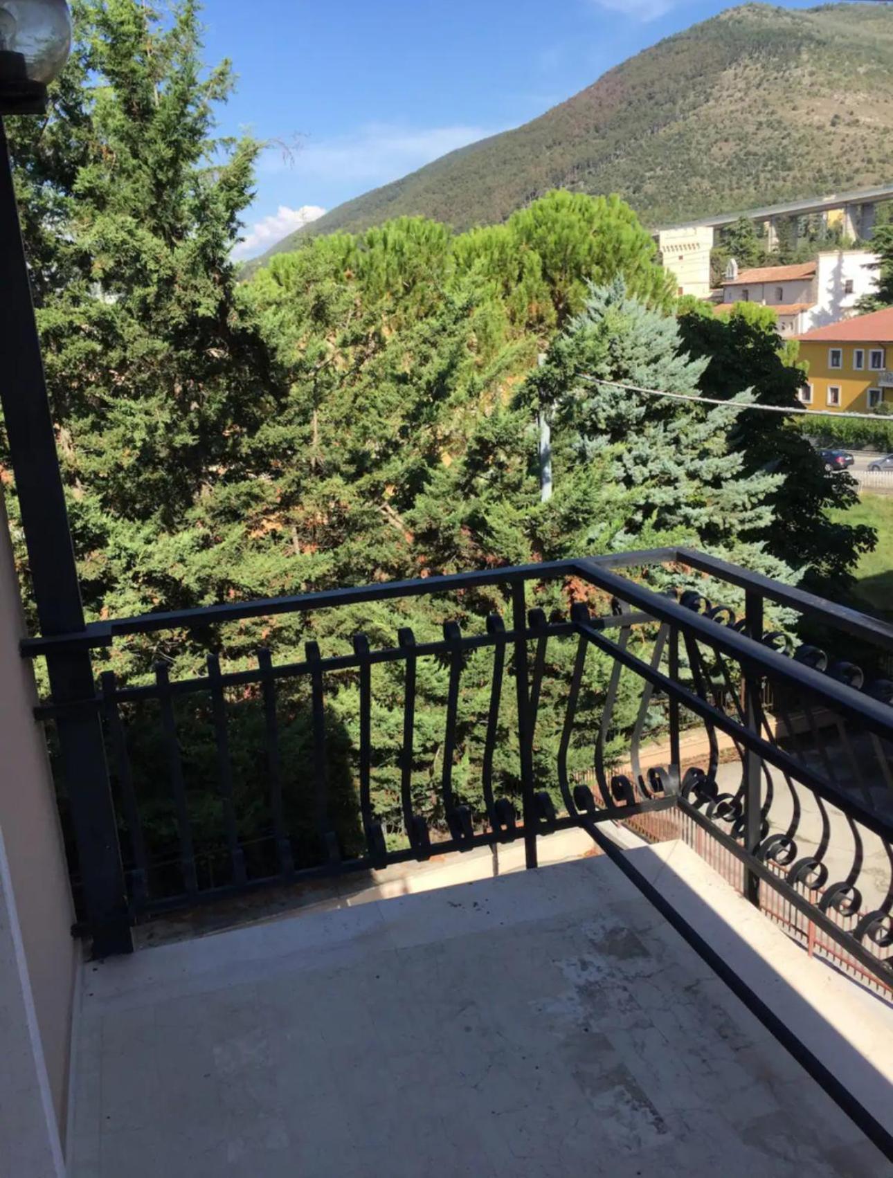Monte Camicia - Cozy Home In City Center-Spacious-Free Parking 라킬라 외부 사진